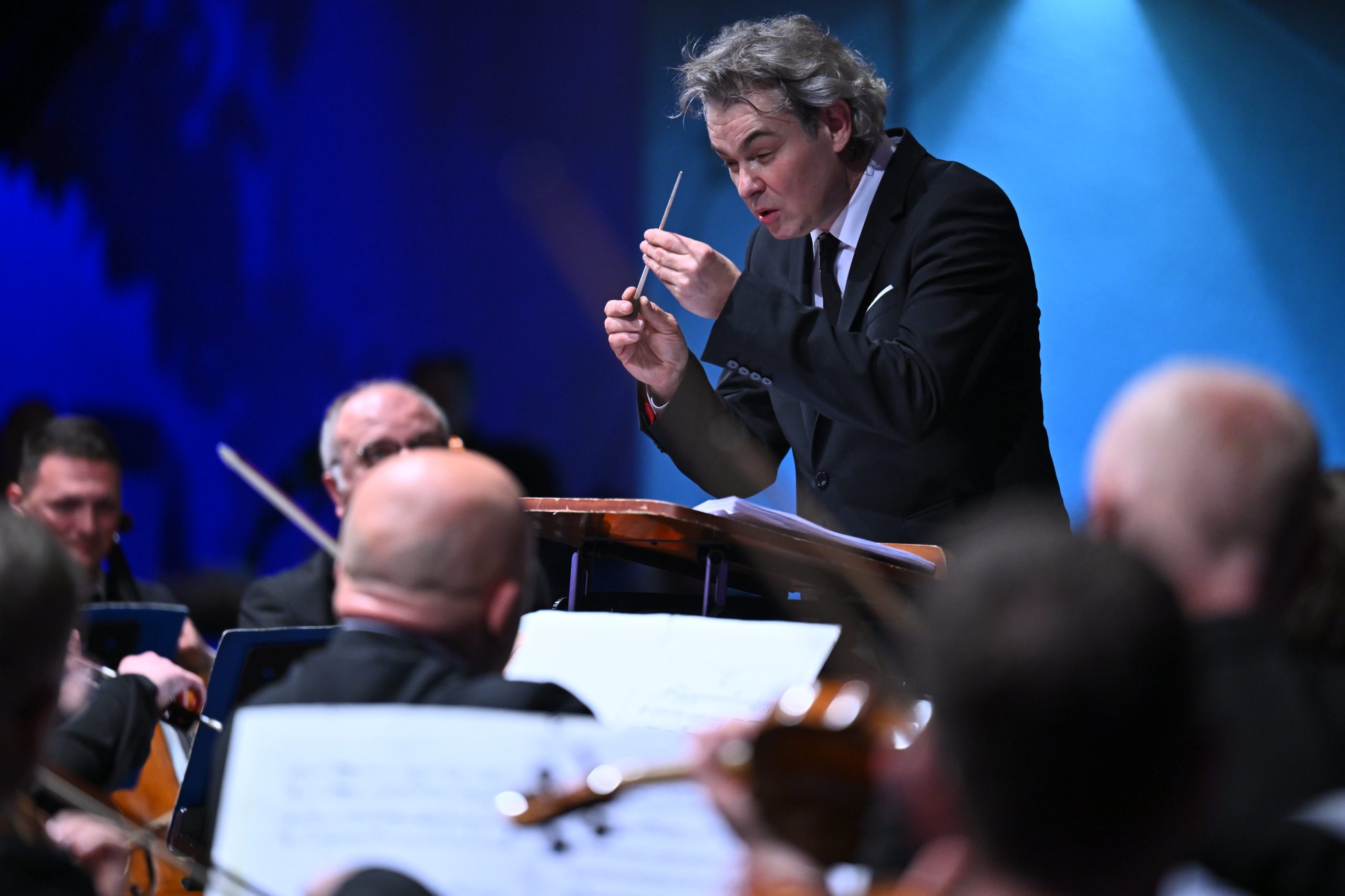 antoine marguier opéra genève chef d'orchestre genève devant les musiciens